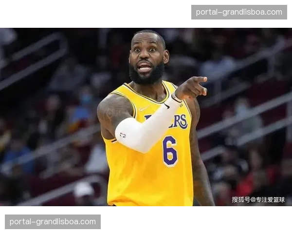 詹姆斯关键封盖被吹干扰球，湖人挑战失败引发圆柱体规则讨论