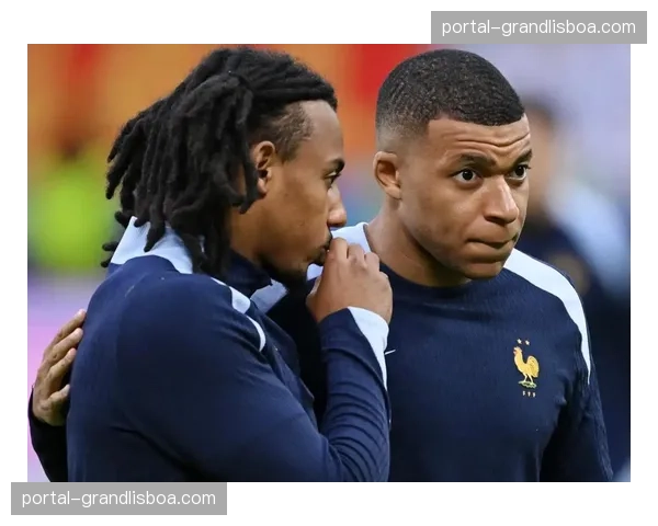 法国防线轮换策略 德尚如何应对八场比赛密集赛程压力